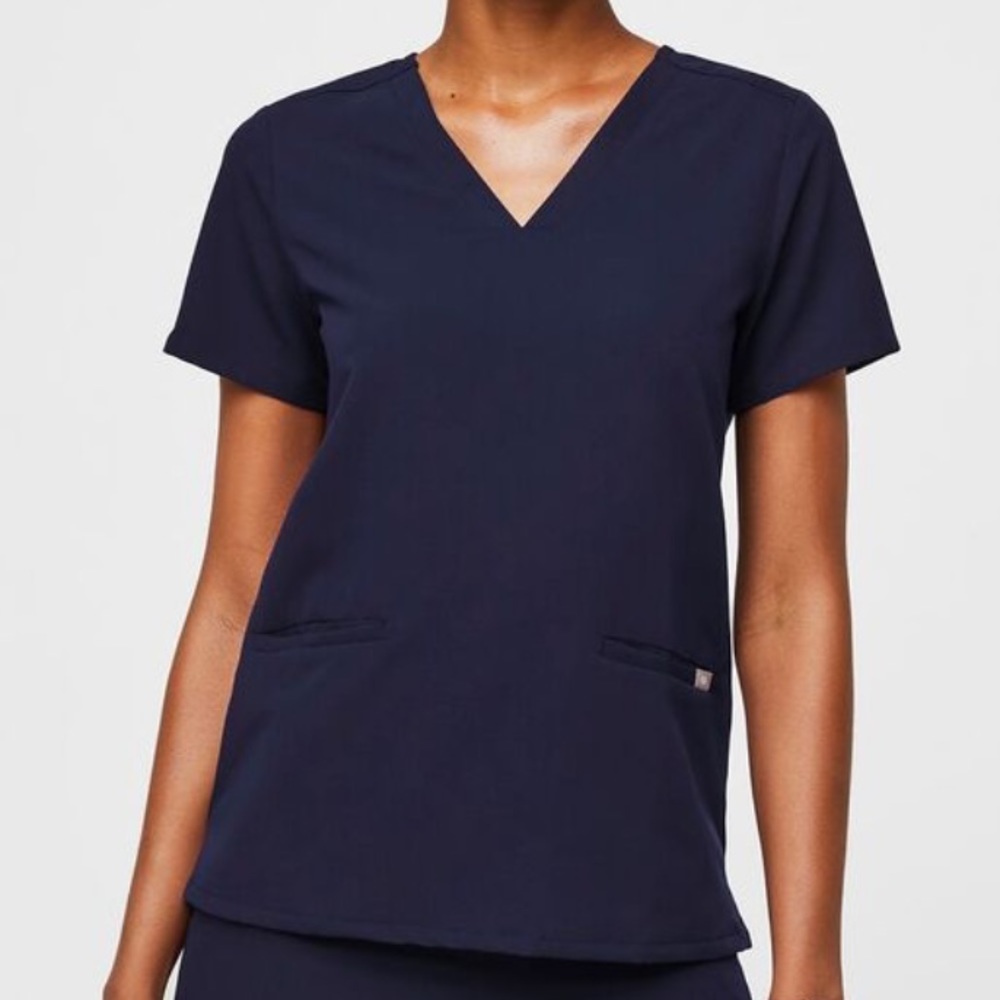 Figs 3 pocket scrub top